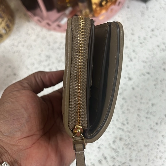 KIRA CHEVRON BI-FOLD WALLET New without tags! - Picture 7 of 10